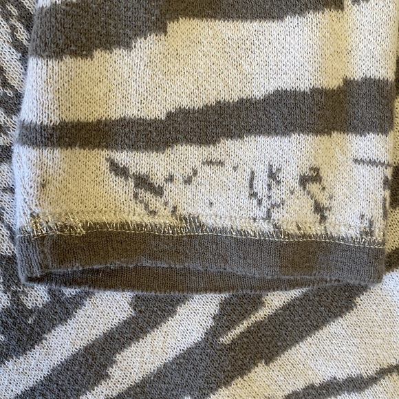 Chico's Sweater Women’s 3/XL Marble printed lightweight Pullover silver thread - Picture 5 of 11
